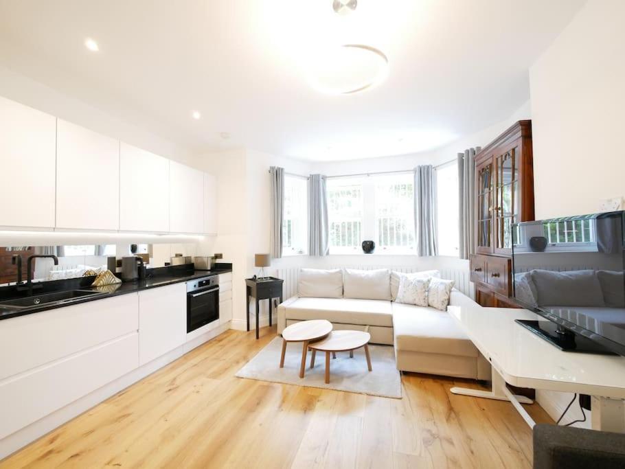 Newly Refurbished 2 Bed Apartment In Paddington Londra Exterior foto