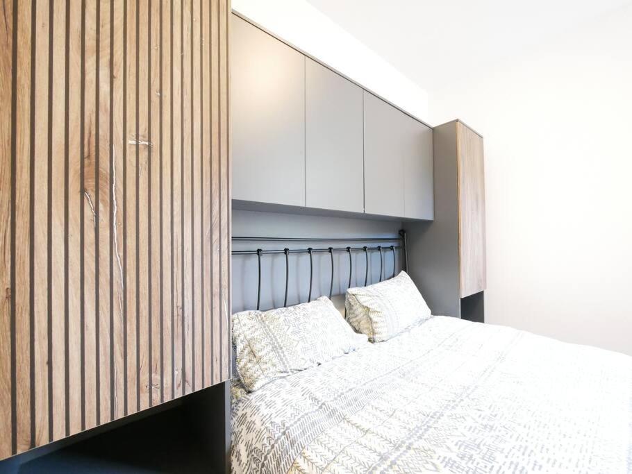 Newly Refurbished 2 Bed Apartment In Paddington Londra Exterior foto