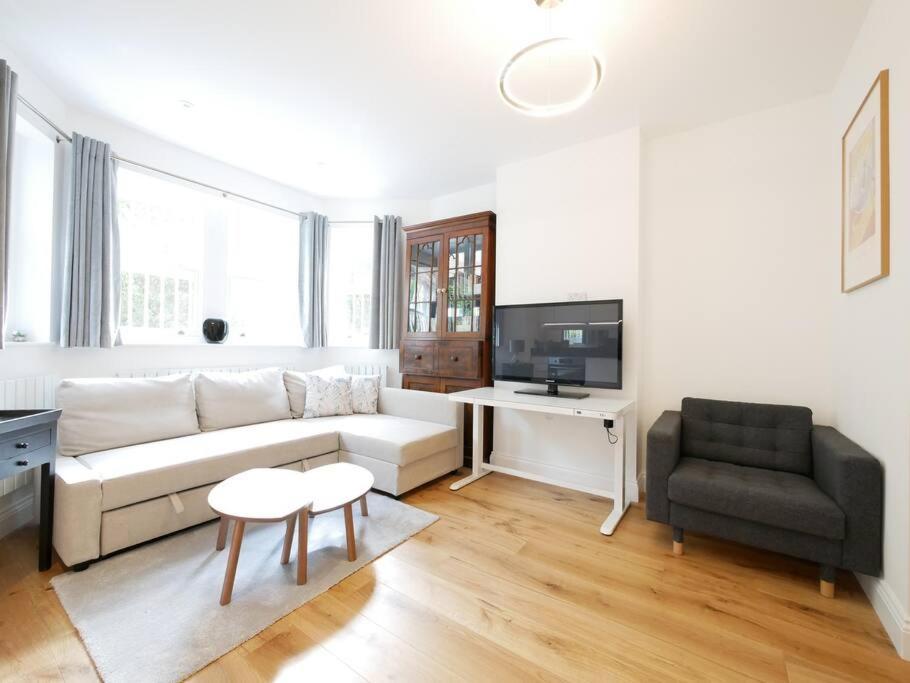 Newly Refurbished 2 Bed Apartment In Paddington Londra Exterior foto