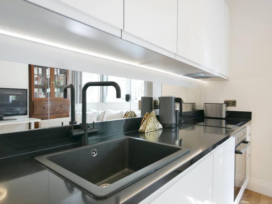 Newly Refurbished 2 Bed Apartment In Paddington Londra Exterior foto
