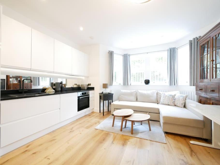 Newly Refurbished 2 Bed Apartment In Paddington Londra Exterior foto